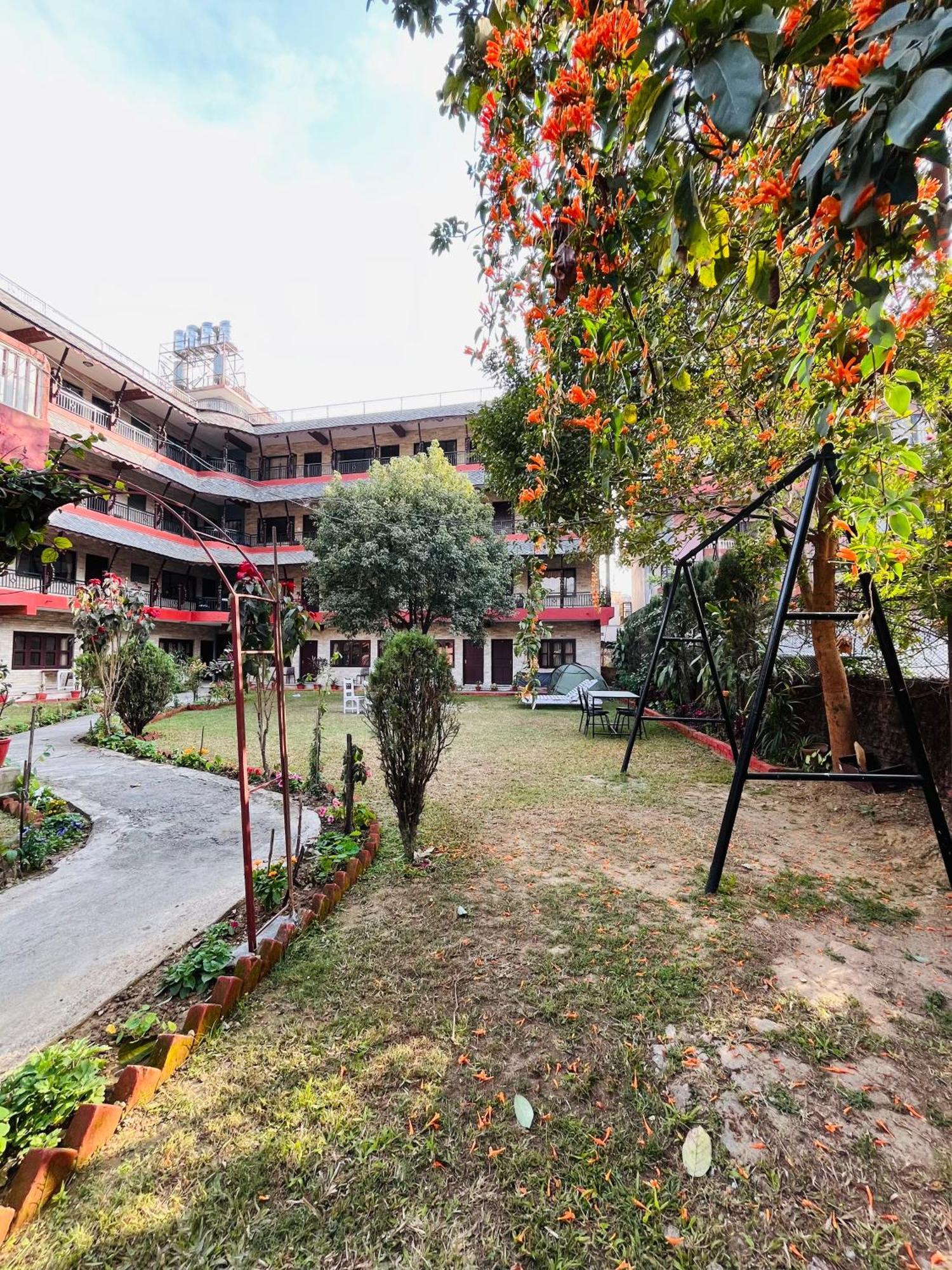 Butterfly Lodge Pokhara Luaran gambar