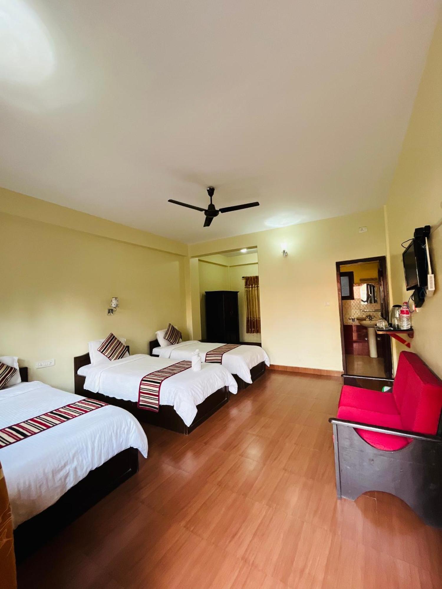 Butterfly Lodge Pokhara Luaran gambar