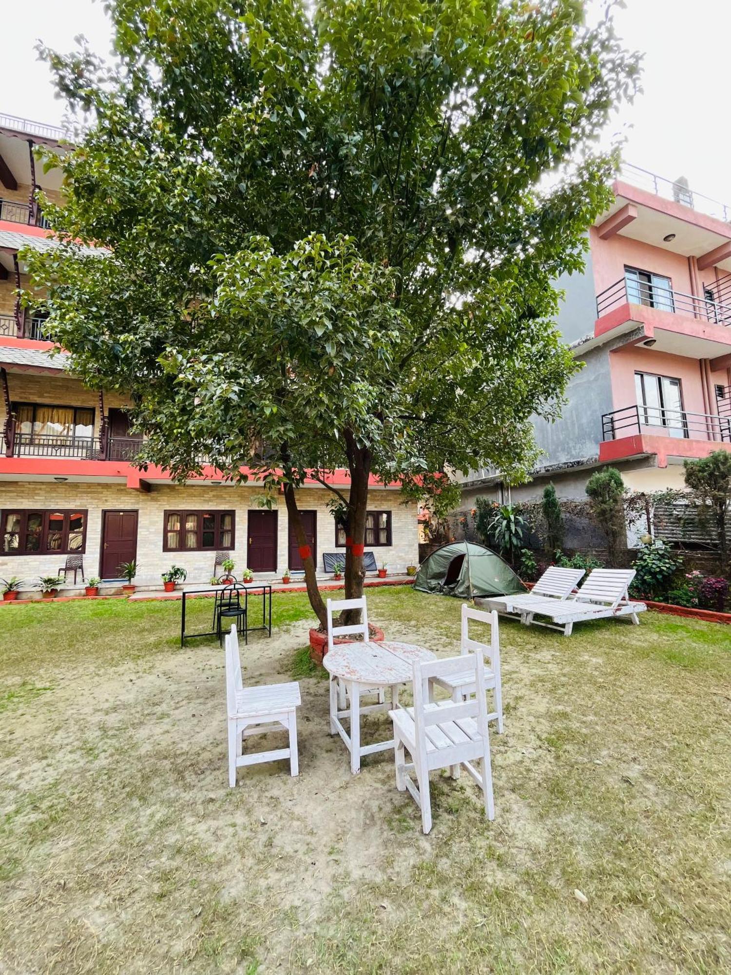 Butterfly Lodge Pokhara Luaran gambar